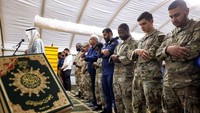 Beragam kegiatan seperti membaca Al-Quran hingga salat berjemaah mereka jalani dengan penuh kekhusyukan.  
