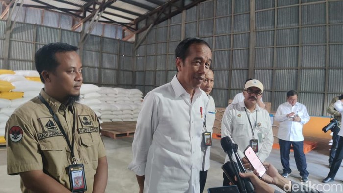 Presiden Jokowi berkunjung ke Kabupaten Maros, Sulsel.