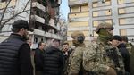 Presiden Zelenskyy Lanjutkan Kunjungannya ke Garis Depan Perang Ukraina