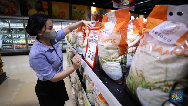 Promo Aneka Beras di Transmart Cempaka Putih (CNBC Indonesia/Tri Susilo)