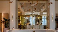 Berlokasi di Galeri Nasional Singapura, restoran bernama Odette ini tampil dengan elegan. Sentuhan ruangan hingga makannya tampak mahal dan mewah. Foto: Istimewa