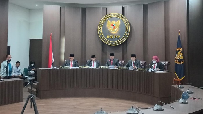 Sidang DKPP terkait aduan dari PKR.