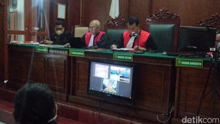 Sidang putusan Hasan di PN Surabaya