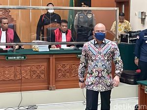 Sidang Tuntutan Kasus Narkoba Irjen Teddy Minahasa Dimulai!