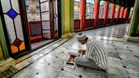 Pada awalnya masjid ini berukuran kecil. Barulah di tahun 1926 pembangunan dilakukan hingga bangunannya semegah sekarang.