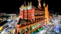 Pemandangan areal Masjid Nakhoda di Kolkata, India, Sabtu (25/3/2023).