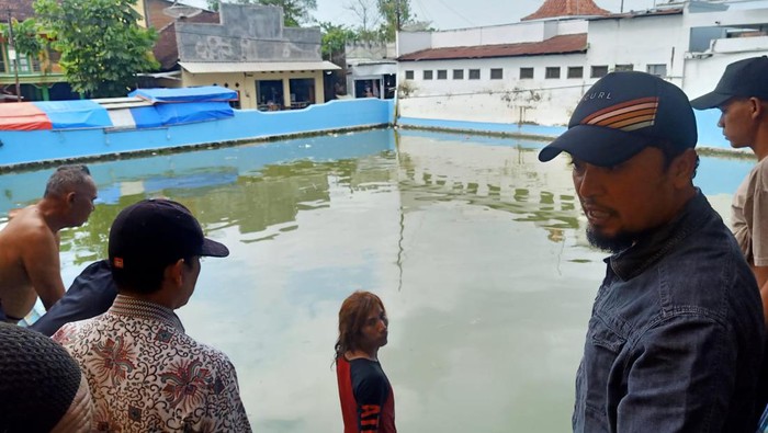 TKP dua anak tenggelam di kompleks Makam Ahmad Muthamakkin Desa Kajen, Kecamatan Margoyoso, Kabupaten Pati, Kamis (30/3/2023).