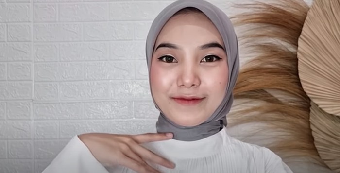 Tutorial Hijab Segi Empat Anti Kusut, Cocok untuk ke Kantor Saat Ramadan