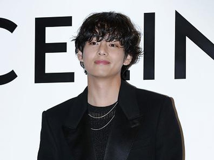 Adu Gaya Lisa BLACKPINK, V BTS, dan Park Bo Gum Reuni di Acara CELINE