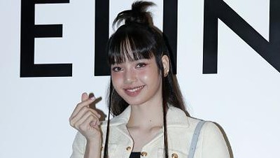 Adu Gaya Lisa BLACKPINK, V BTS, dan Park Bo Gum Reuni di Acara CELINE