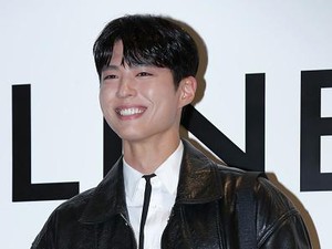 Park Bo Gum Pamer Tumpeng Kiriman Fans Indonesia, IU Girang Kebagian