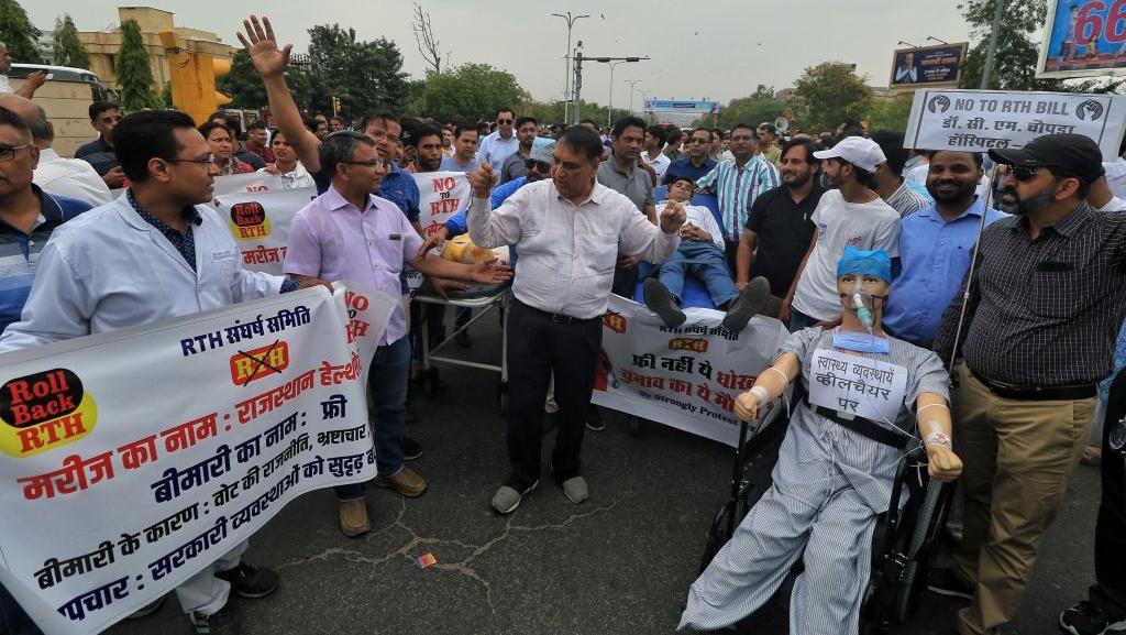 Aksi Protes Dokter di India Tuntut RUU Hak Kesehatan