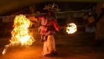 Melihat Atraksi Api Tari Tradisional Gammaduwa di Sri Lanka