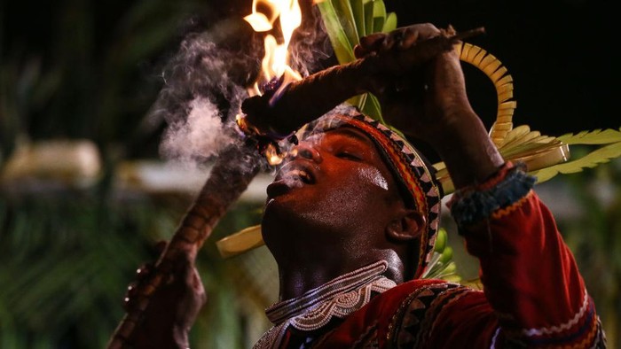 A Sri Lankan traditional dancer performs during a traditional Gam-maduwa or village hut ceremony in Colombo, Sri Lanka, on March 31, 2023. The Gam-maduwa or village hut ceremony, is a ritual tradition that invokes the blessings of the goddess Pattini. (Photo by Pradeep Dambarage/NurPhoto via Getty Images)