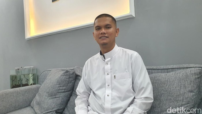 Bambang saat ditemui di tempat usahanya (Raja Adil Siregar/detikSumut)