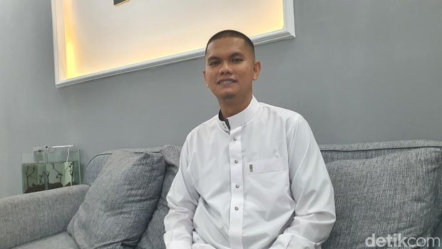 Bambang saat ditemui di tempat usahanya (Raja Adil Siregar/detikSumut)