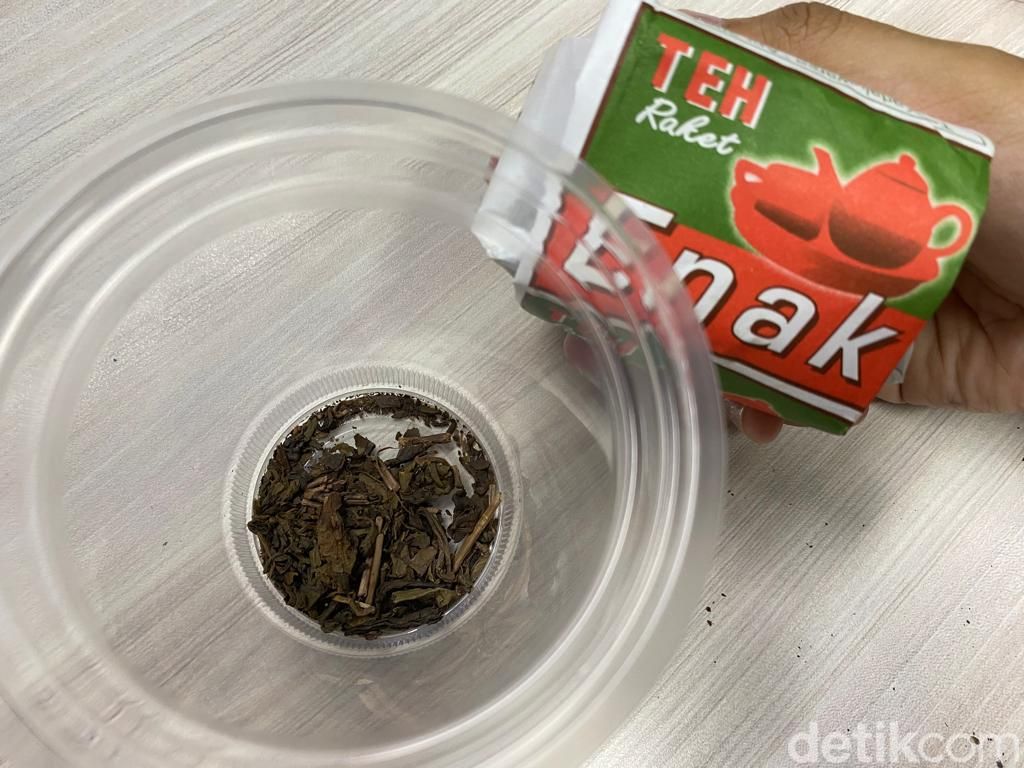 Adu Wangi dan Kental 4 Merek Teh Daun Lokal, Mana yang Enak?
