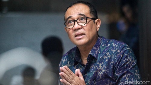 Rafael Alun Trisambodo merespons statusnya sebagai tersangka di KPK. Ia mengaku bingung kenapa bisa menjadi tersangka.