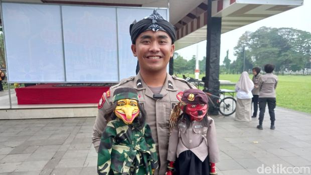 Bripka Reza Harimurti polisi di Subang yang jago ngedalang