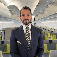 Costinha bermain bersama Ronaldo sebagai gelandang dalam tim Under-15 ketika bertanding melawan Afrika Selatan pada 2001. Tapi kini Costinha sudah pensiun dari dunia bola untuk beralih mengejar mimpi barunya di dunia aviasi. Costinha memutuskan berhenti di usia 25 tahun juga karena sering mengalami cidera.Foto: Dok. Facebook Costinha