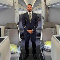 Dalam hatiku, aku merasa beruntung. Aku punya kesempatan bermain bola dan kita tahu itu bukan untuk semua orang, tidak mudah berkarier dalam bola. Sekarang aku merasa beruntung karena punya profesi impian lain, ujarnya. Foto: Dok. Facebook Costinha