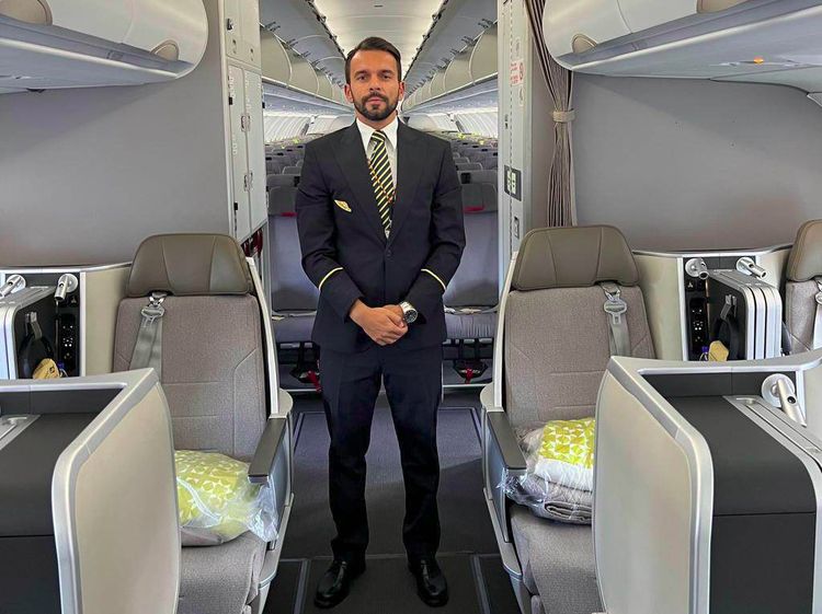 Potret Mantan Pesepakbola yang Dulu Main Bareng Ronaldo, Kini Jadi Pramugara