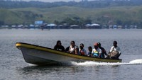 Di Papua Ada Lho Ojek Perahu, Nih Penampakannya