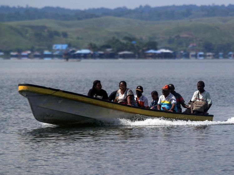 Di Papua Ada Lho Ojek Perahu, Nih Penampakannya