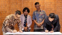 Penandatangan kerjasama pengembangan agen hayati mikroba untuk peningkatan produktivitas dan pengendalian penyakit bawang merah antara Ewindo dan BRIN di Purwakarta, Jumat (31/3/2023).