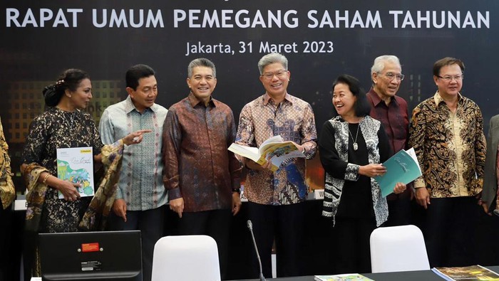 Gelar RUPST, MayBank Indonesia Tunjuk Komisaris-Direksi Maybank Indonesia menggelar Rapat Umum Pemegang Saham Tahunan (RUPST) yang salah satu agendanya yakni mengangkat komisaris baru. Siapa dia?