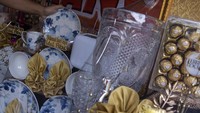 Memasuki minggu kedua Ramadhan sejumlah pedagang mengaku penjualan parcel di tempat tersebut mulai meningkat dari hingga 20 persen dibandingkan hari biasa.
