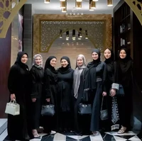 Dalam foto-foto yang dibagikan terlihat para anggota geng Mamayu itu tampil kompak mengenakan busana berwarna hitam. Tak hanya itu saja, semuanya juga terlihat cantik mengenakan hijab. Foto: Instagram