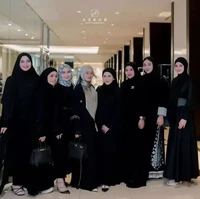 Geng Mamayu yang beranggotakan para artis cantik seperti Lesty Kejora, Aurel Hermansyah, Dinda Hauw, Melody Laksani, Syifa Hadju, Kesha Ratuliu, Margin Wieheerm, hingga Shania Indriani tampak menggelar arisan sekaligus acara buka bersama. Acara tersebut diadakan di sebuah restoran. Foto: Instagram