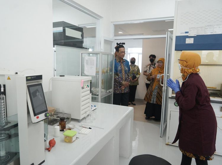 Momen Gubernur Yogyakarta Hadiri Peresmian Gedung Laboraturium Terpadu