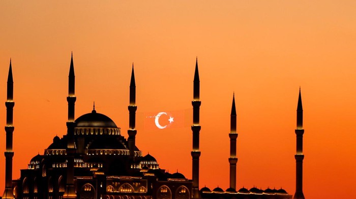 ISTANBUL, TURKIYE - MARCH 30: A view of the Grand Camlica Mosque during sunset in Istanbul, Turkiye on March 30, 2023. (Photo by Ali Atmaca/Anadolu Agency via Getty Images)