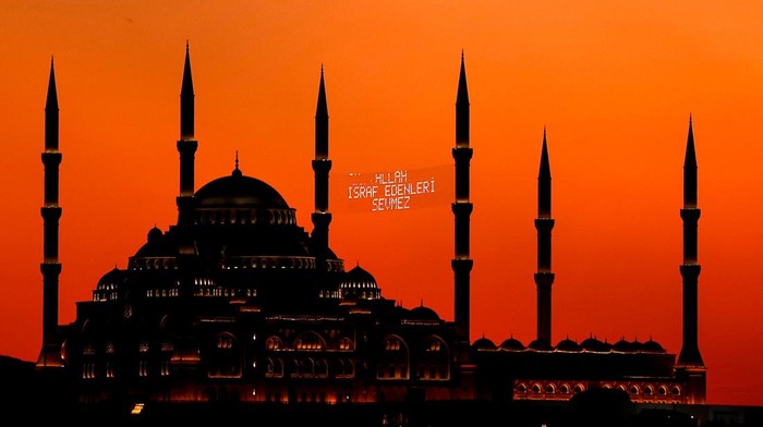 ISTANBUL, TURKIYE - MARCH 30: A view of the Grand Camlica Mosque during sunset in Istanbul, Turkiye on March 30, 2023. (Photo by Ali Atmaca/Anadolu Agency via Getty Images)
