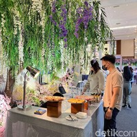 Tono Raharja selaku CEO Weddingku Group mengatakan IDWF mengundang 200 vendor pernikahan kategorinya mulai dari lokasi pernikahan, dekorasi, perancang busana wanita dan pria. Ada juga vendor foto video prewedding, dokumentasi Hari H, vendor souvenir, pasar keliling dan artisan lokal. Foto: Dok. Gresnia/Wolipop.