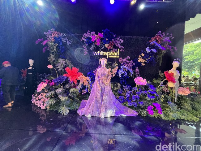 Bagi pasangan yang ingin merencanakan pernikahan, kamu bisa mengunjungi Indonesia Dream Wedding Festival 2023 di Jakarta Convention Center (JCC) Senayan mulai 31 Maret 2023 sampai Minggu (2/4/2023). Pameran pernikahan yang menghadirkan lebih dari 200 vendor ini bisa jadi pilihan tempat untuk kamu para calon pengantin menunggu waktu berbuka puasa. Foto: Dok. Gresnia/Wolipop.