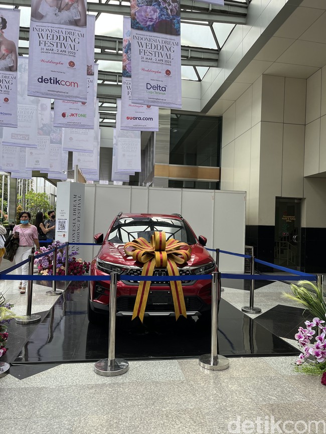 Tono menjelaskan setiap vendor memberikan promo terbaik berupa potongan harga dan ekstra benefit. Selain itu ada grand price untuk pengunjung Indonesia Dream Wedding 2023 yaitu lima smartphone, dua paket honeymoon dan mobil. Foto: Dok. Gresnia/Wolipop.