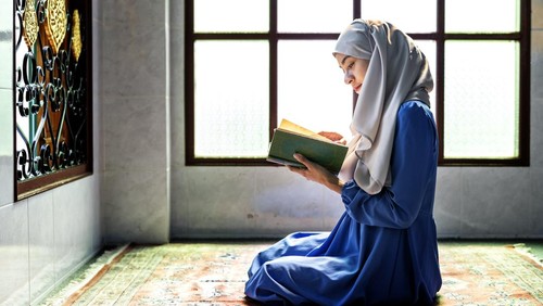 Ramadan juga memiliki banyak keistimewaan, salah satunya malam Nuzulul Quran setiap 17 Ramadan. Lantas, kapan Nuzulul Quran 2023? Cek jadwalnya di sini.