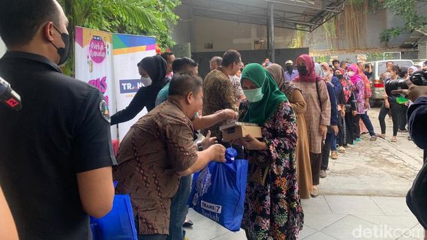 Kegiatan berbagi Trans7