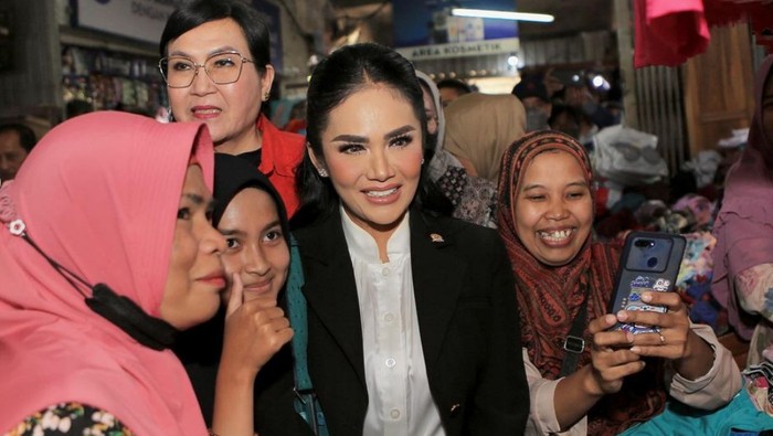 Krisdayanti Blusukan ke Pasar Singosari