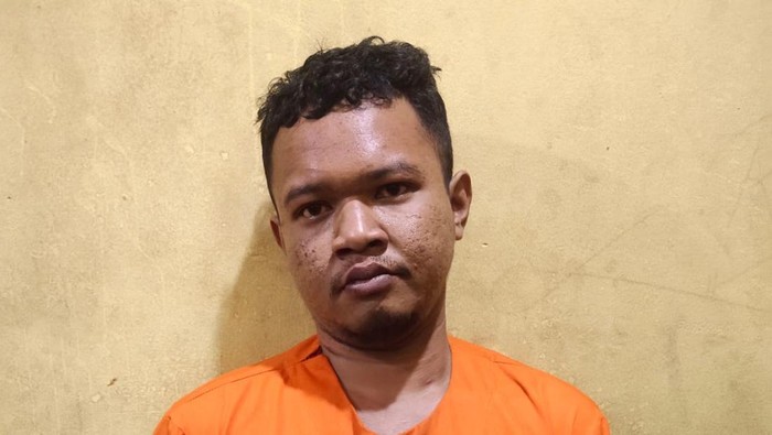 M Fadhil (25) pelaku pembunuhan terhadap ayah kandung di Kampar. (Foto: Istimewa)
