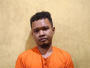 Ngeri! Pria di Kampar Gorok Ayah hingga Tewas