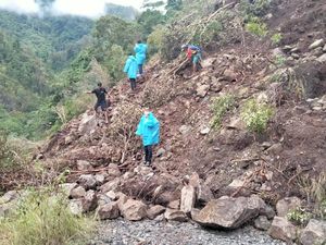 3 Desa di Mamuju 5 Hari Terisolir gegara Longsor, Kades Batal Sewa Ekskavator