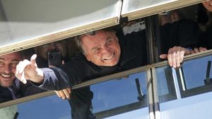 Mantan Presiden Jair Bolsonaro Kembali ke Brasil, Disambut Simpatisan