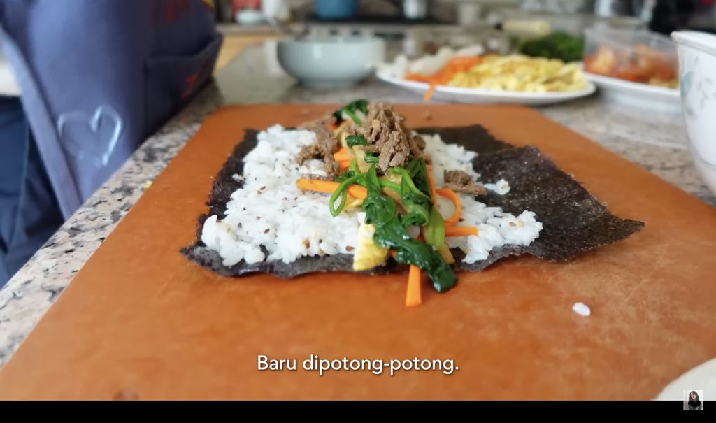 Maudy Ayunda dan Suami Bikin Kimbap Rendang, Menu Fusion Unik dan Enak