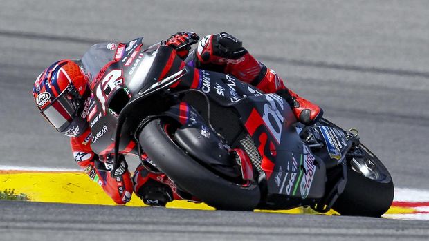 PORTIMAO, PORTUGAL  - MARCH 26: Maverick Vinales of Aprilia Racing in action during the MotoGP race of Portugal Grand Prix on March 26, 2023, held at Algarve International Circuit in Portimao, Portugal.  (Photo by Hazrin Yeob Men Shah/Icon Sportswire via Getty Images)