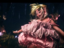 Penampilan Baru Melanie Martinez yang Berubah Total, Kini Bermata Empat