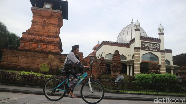 Suasana di kompleks Menara dan Masjid Sunan Kudus, Jumat (31/3/2023).